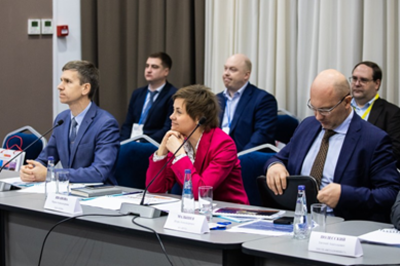 На Координационном совете по промышленной политике в металлургическом комплексе при Минпромторге России Русская Сталь повысила прогноз потребления стали в России в 2019 году до 4% и отметила снижение экспорта стального проката на 13% по итогам 9 месяцев текущего года